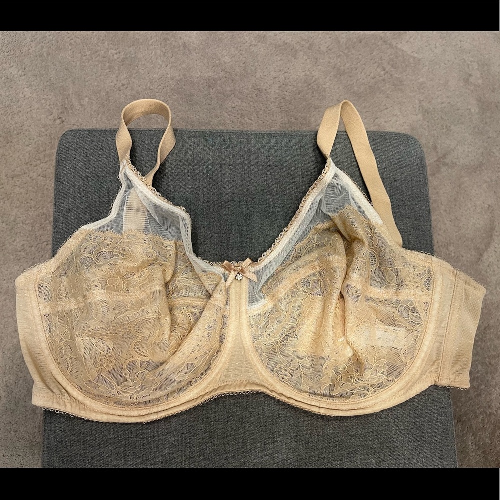 Wacoal cream lace bra with light mesh size 40 DDD